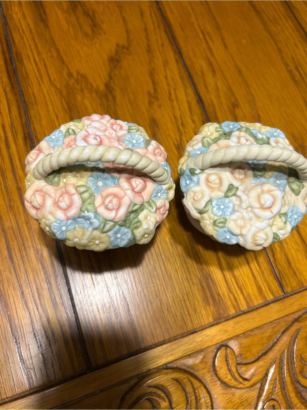 Pfaltzgraff Tea Rose Pastel Floral Ceramic Basket Salt & Pepper Shakers